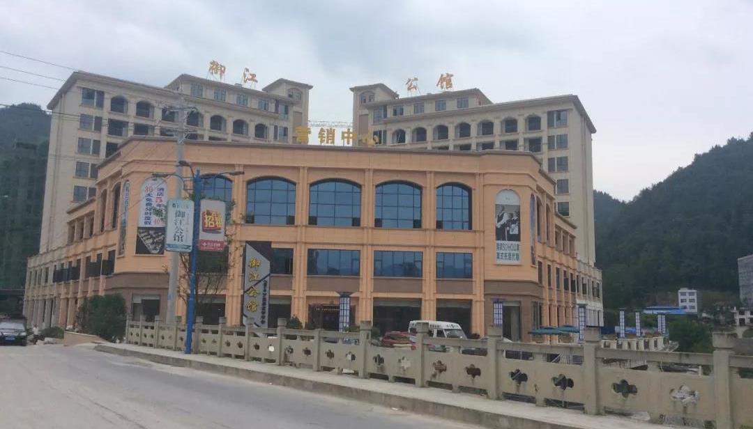 小区外墙皮大面积零落？台风说：这锅，我不背！